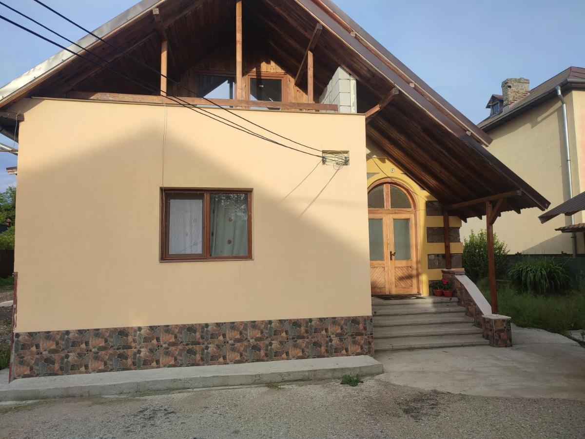 Central House Hotel Curtea de Argeş Exterior foto